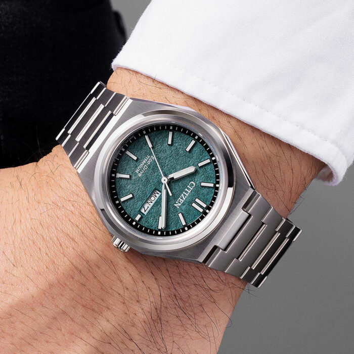 Reloj Citizen Super Titanium Date Verde AW0130-85X - Imagen 2